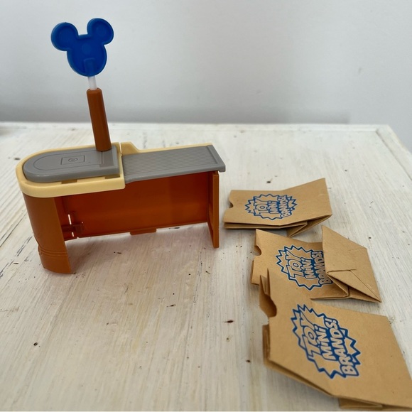 Zuru Mini Brands Mini Disney Store Edition Checkout & Bags Replacement Pieces - Picture 1 of 4